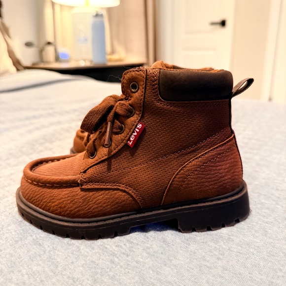 Levi’s Boys Boots - Picture 1 of 3
